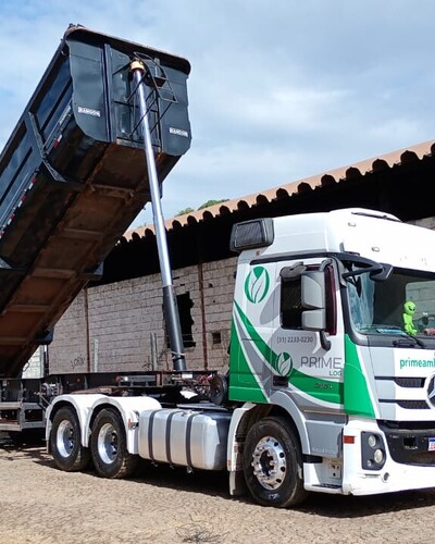 Transporte com Caçamba e Graneleiro