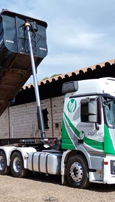 Transporte com Caçamba e Graneleiro