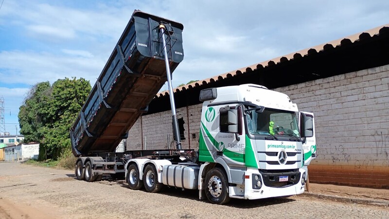 Transporte com Caçamba e Graneleiro